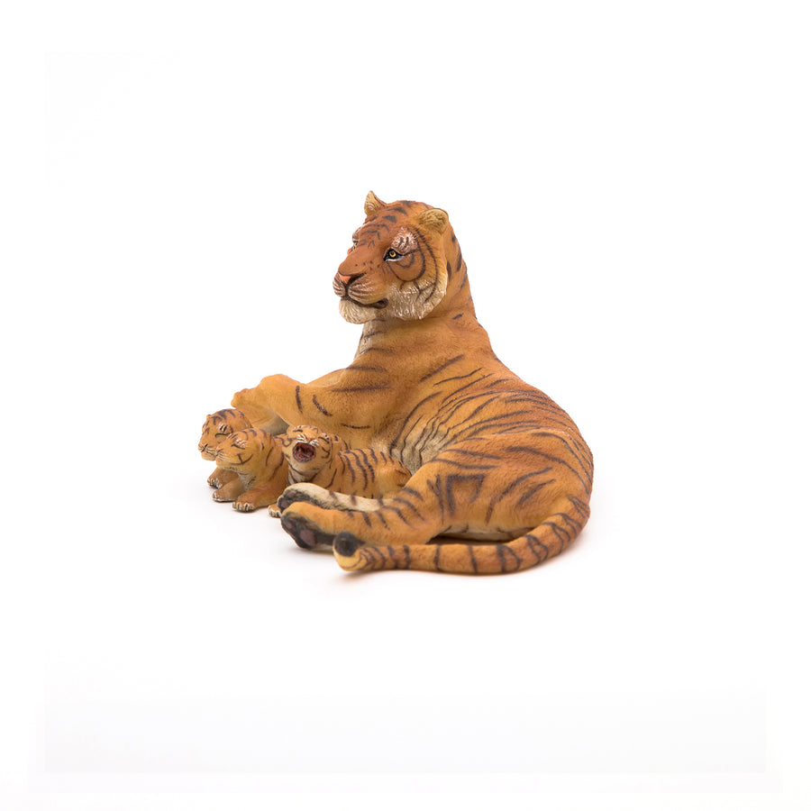 Figurine Tigresse couchée allaitant Papo en PVC, thème félins, Collection Animaux sauvages, jouet éducatif idéal pour enfants et collectionneurs